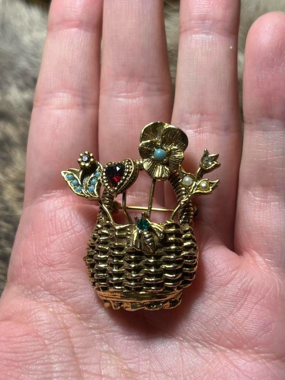 Vintage gold toned Goldette flower basket rhinestone brooch